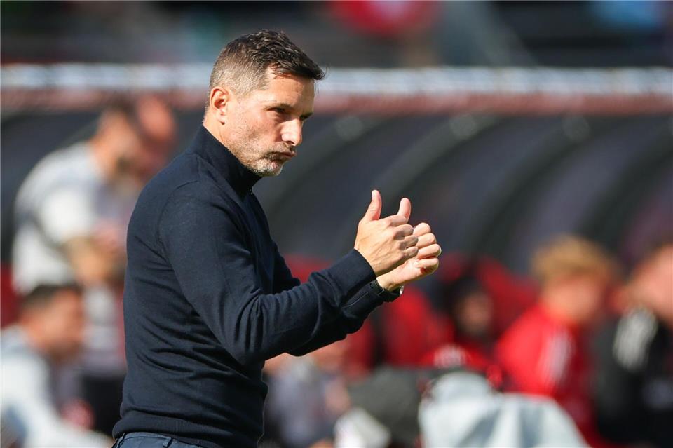 Daumen hoch: Hertha-Coach Stefan Leitl.Daniel Karmann/dpa