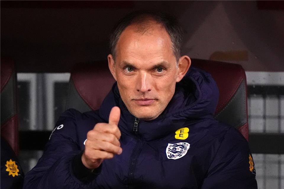 Daumen hoch: Thomas Tuchel hat einen neuen Vertrag in England unterschrieben. (Archivbild)Bradley Collyer/PA Wire/dpa