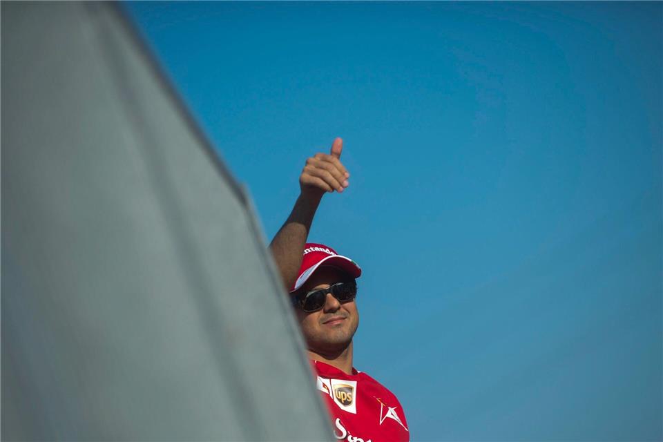 Daumen hoch für den Kampf um den WM-Titel von 2008: Felipe Massa. (Archivbild)picture alliance / dpa