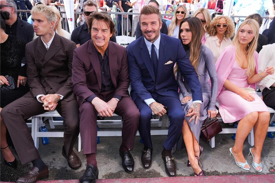 David Beckham erhielt einen Stern auf dem berühmten „Walk Of Fame“ in Hollywood. Mit dabei: Sohn Romeo, Filmstar Tom Cruise, Ehefrau Victoria und Tochter Harper Seven.Chris Pizzello/Invision/AP/dpa