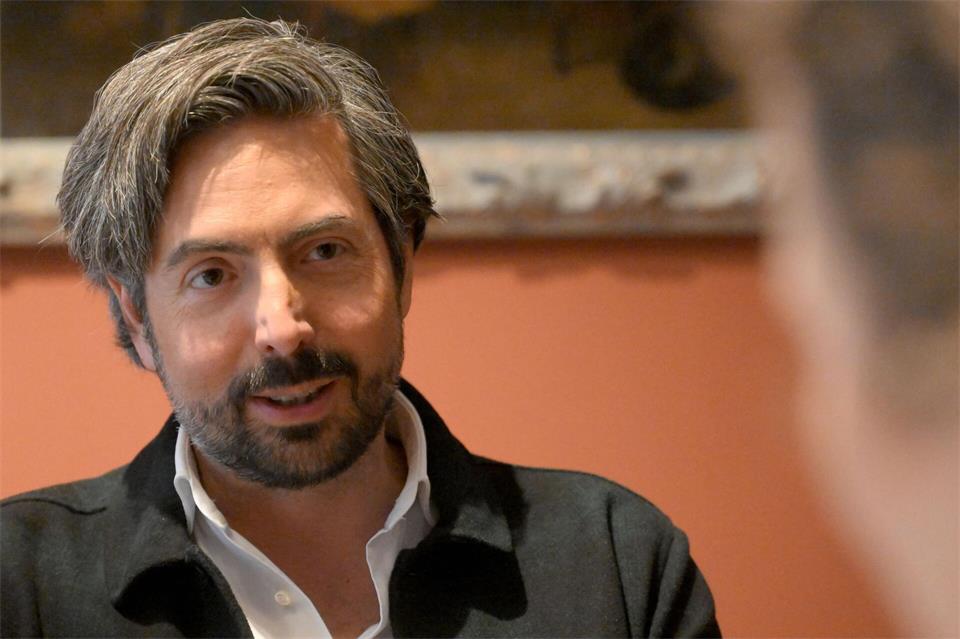 David Dietl freut sich, dass sein verstorbener Vater Helmut noch so präsent ist in München. (Archivbild)Felix Hörhager/dpa