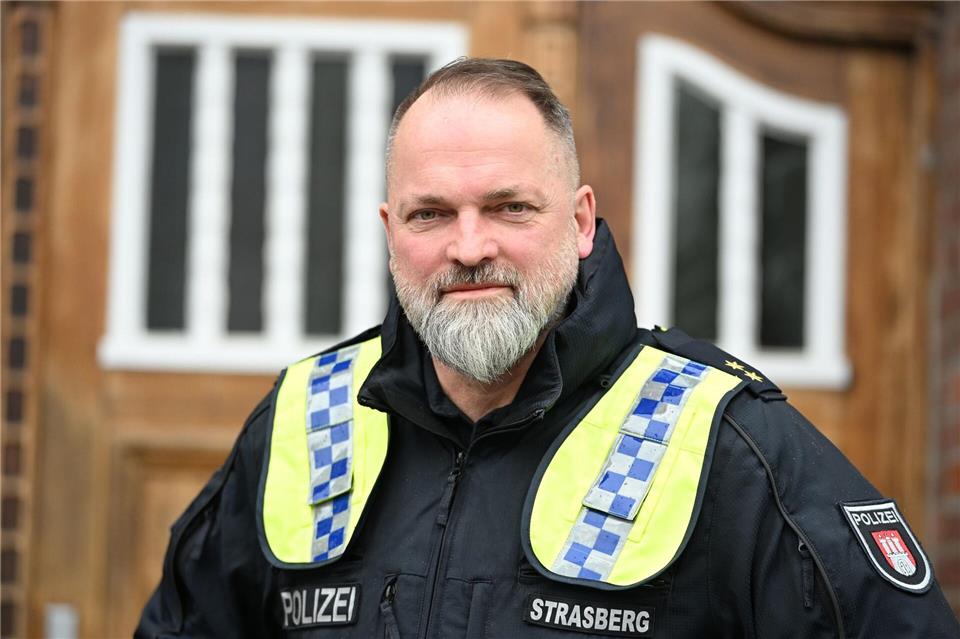 Davidwachen-Chef David Straßberg gibt Verhaltensempfehlungen für einen sicheren Reeperbahn-Bummel. (Archivbild)Leonie Asendorpf/dpa