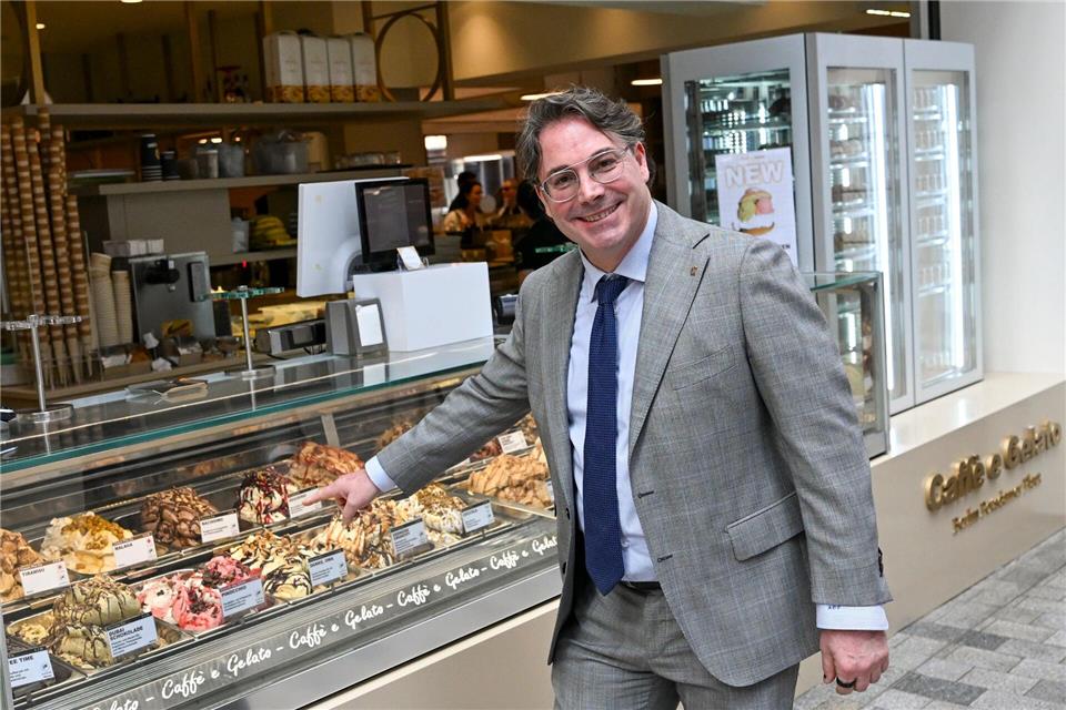 De Pellegrin führt eine in dritter Generation eine Eisdiele in Kulmbach.Jens Kalaene/dpa