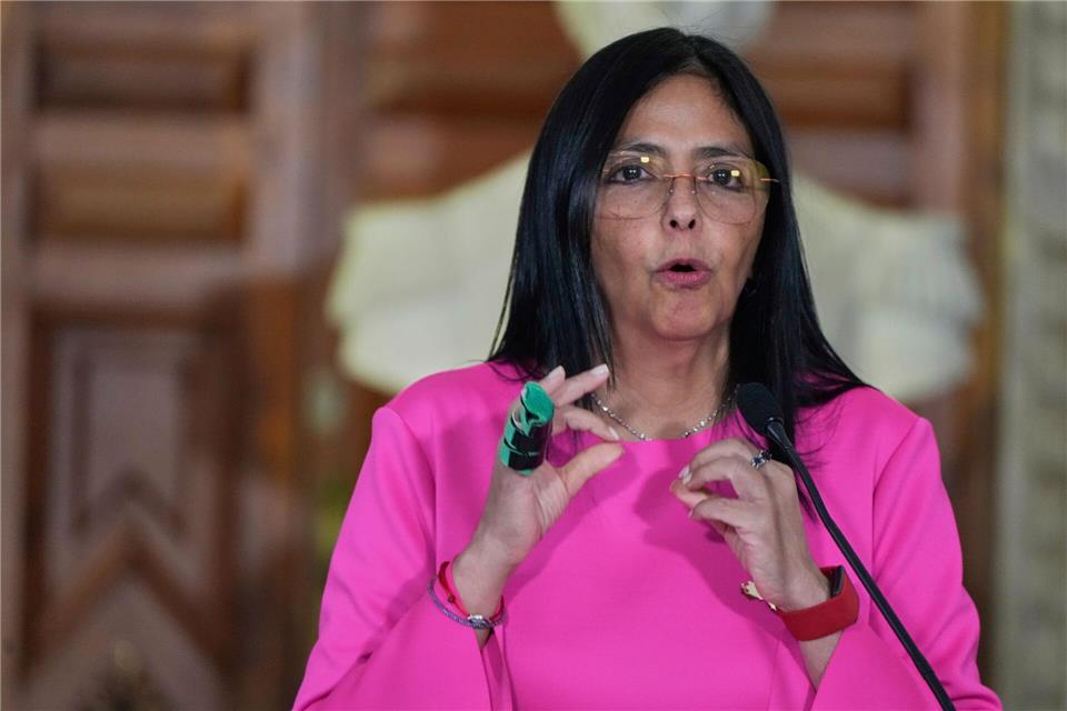 Delcy Rodríguez gilt als enge Vertraute des von den USA gefangen genommenen Präsidenten Maduro. (Archivbild)Ariana Cubillos/AP/dpa