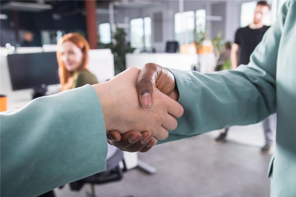 Delegieren kann ein Powermove sein, auch als Akt der Selbstfürsorge.Christin Klose/dpa-tmn