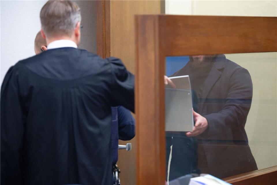 Dem Angeklagten wird Anstiftung zum Mord vorgeworden.Henning Kaiser/dpa