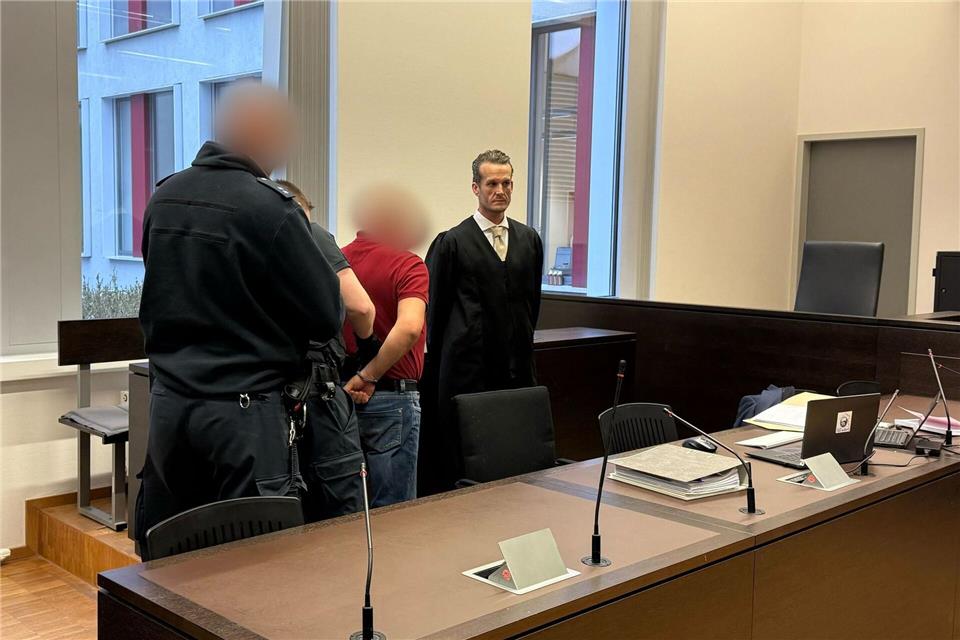 Dem Angeklagten wird vorgeworfen, den Ehemann seiner Exfreundin erschossen zu haben.Andrea Löbbecke/dpa