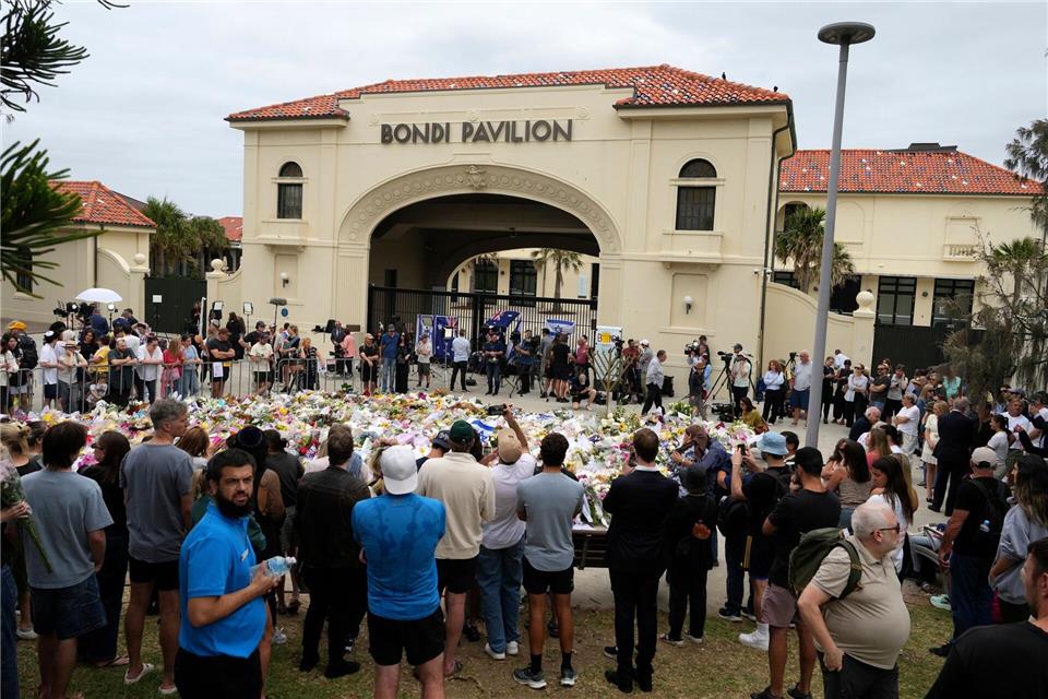 Dem Attentäter vom Bondi Beach werden 59 Tatbestände zur Last gelegt.Mark Baker/AP/dpa