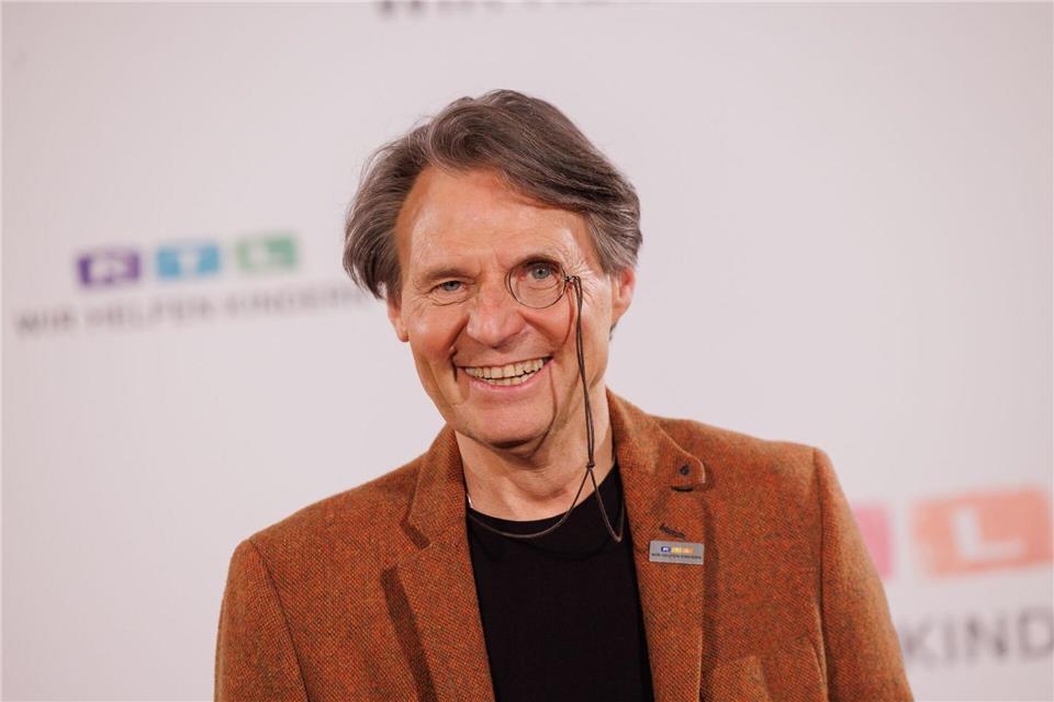 Dem Serien-Schauspieler und Monokel-Fan Wolfgang Bahro („Gute Zeiten, schlechte Zeiten“) gibt der Erfolg von Arzt- und Krankenhausserien Rätsel auf. (Archivbild)Rolf Vennenbernd/dpa