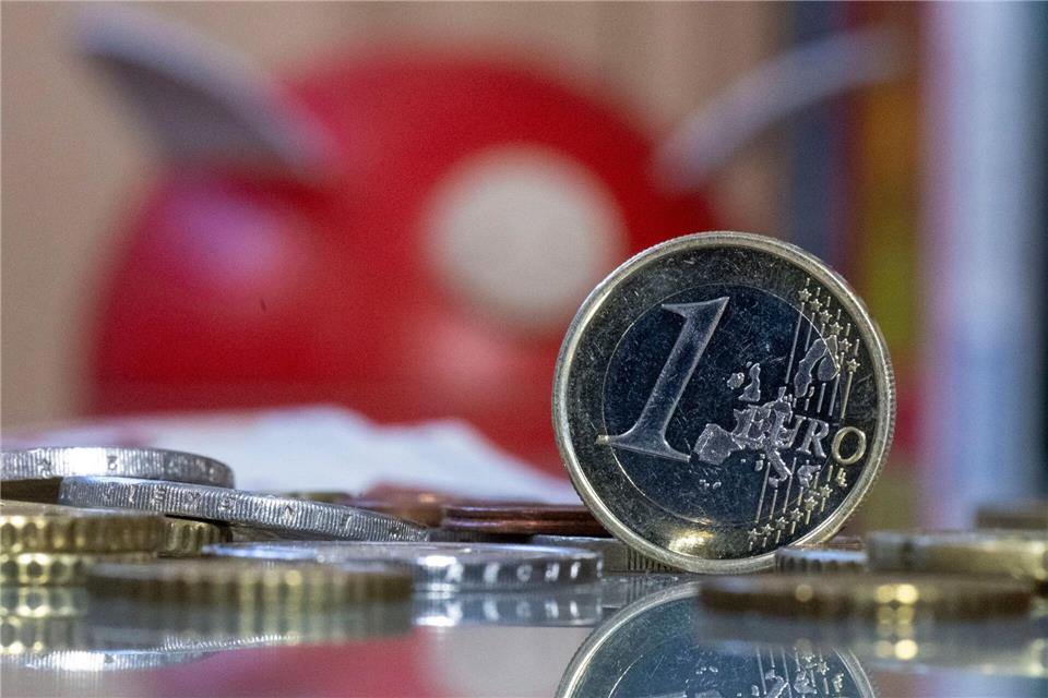 Dem Vergleichsportal Verivox zufolge bieten 43 Prozent der untersuchten Sparkassen keine oder kaum Zinsen aufs Tagesgeld. (Symbolbild)Hendrik Schmidt/dpa