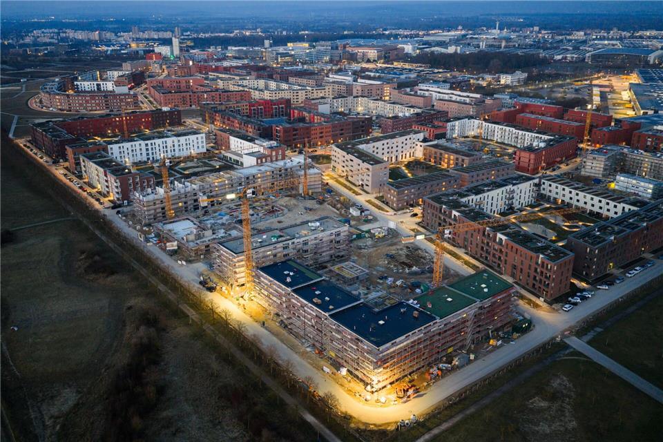 Dem aktuellen Wohnungsmarktbericht zufolge wird Niedersachsen bis 2045 rund 218.000 neue Wohnungen brauchen. (Archivbild)Julian Stratenschulte/dpa