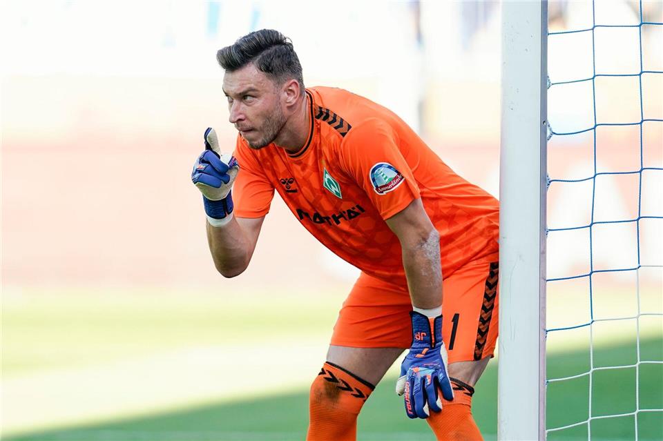 Demnächst bei PAOK Saloniki im Tor? Der langjährige Werder-Torwart Jiri Pavlenka steht vor einem Wechsel nach Griechenland.Uwe Anspach/dpa
