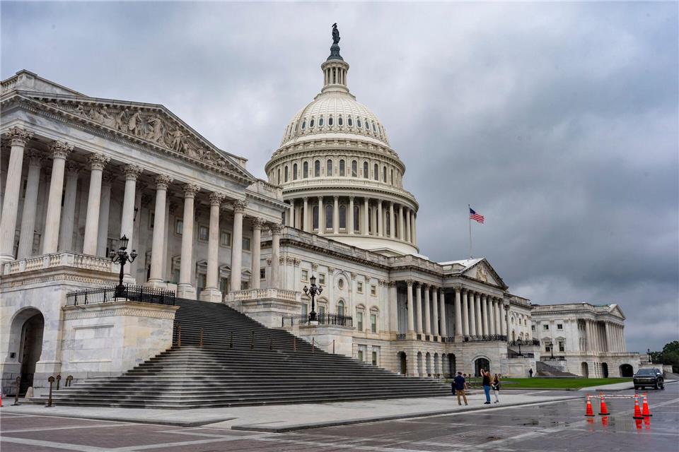 Demokraten und Republikaner treffen sich am Montag, um über den befürchteten „Shutdown“ zu sprechen.J. Scott Applewhite/AP/dpa