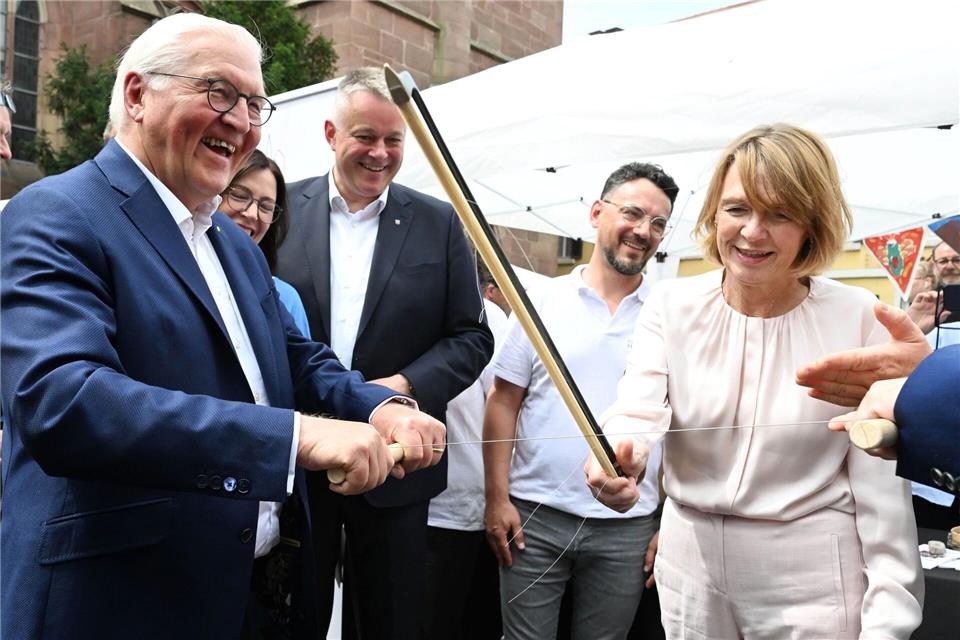 Demokratiefest mit Bundespräsident, Live-Musik, Bühnenprogramm sowie Gesprächsformaten mit Gästen aus Politik, Medien und Wissenschaft.Uli Deck/dpa