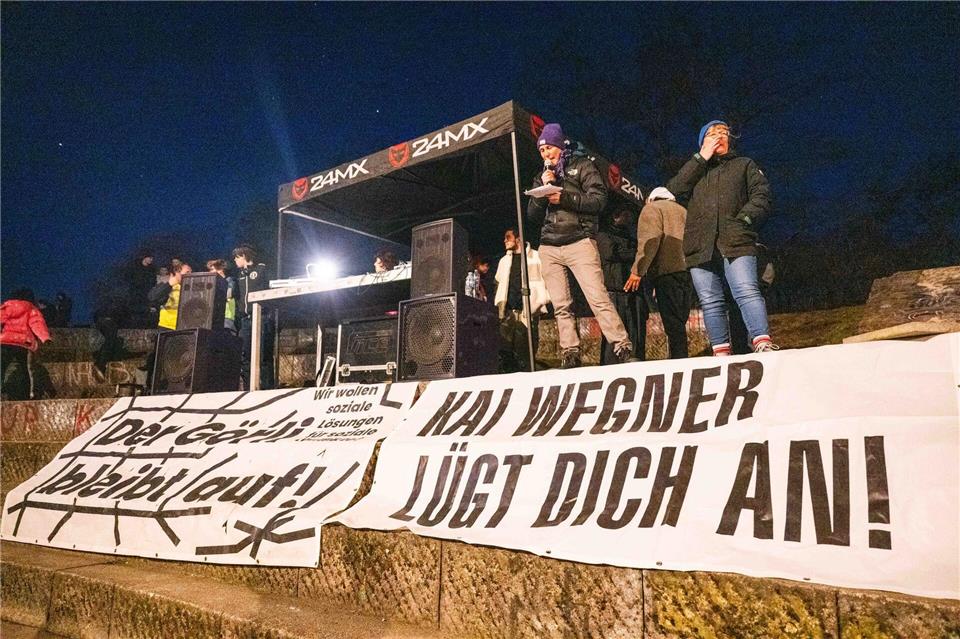 Demonstranten protestieren gegen die nächtliche Schließung des Görlitzer Parks in Kreuzberg.Christophe Gateau/dpa