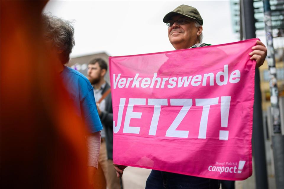 Demonstration für Bahn-Neubaustrecke Hamburg-Hannover. (Archivbild)Julian Stratenschulte/dpa