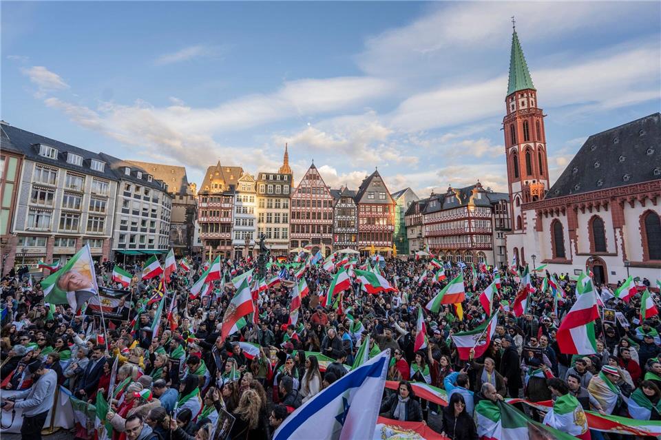Demonstrationen gibt es in Frankfurt Tausende im Jahr. (Archivbild)Andreas Arnold/dpa