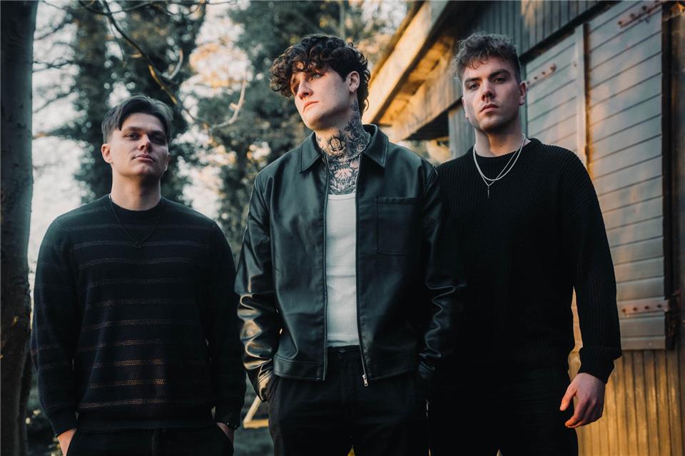 Den Abschluss bildet „Try Angel“ aus Stadtlohn. Die 2020 gegründete Band steht für kraftvolle Riffs, melodische Hooks und emotionale Tiefe.