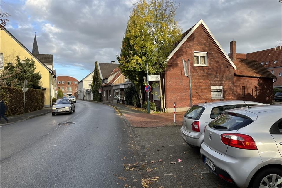 Den Bereich zwischen Weseler Straße und der Straße am Rathaus wird die Gemeinde zusammen mit einem Planungsbüro in den Blick nehmen.