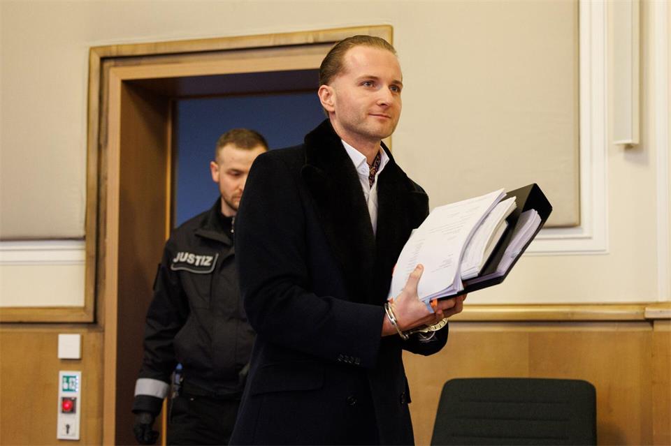 Den Ermittlern einen Schritt voraus? Der flüchtige Betrüger Hendrik Holt.Friso Gentsch/dpa