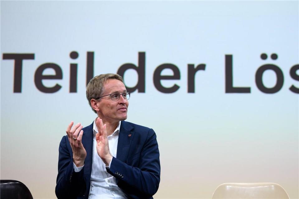 Den Menschen sei es egal, welche Partei einen Punkt umgesetzt habe oder eine rote Linie ziehe, sagt Schleswig-Holsteins Ministerpräsident Günther mit Blick auf die Bundesregierung.Bernd von Jutrczenka/dpa