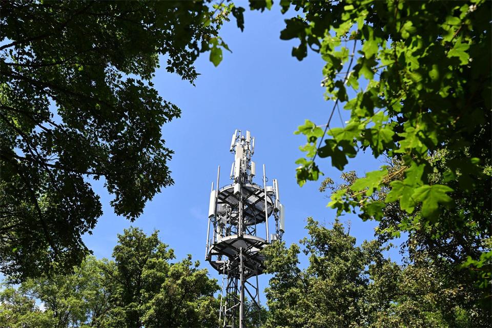 Den Mobilfunkpakt gibt es in Rheinland-Pfalz seit dem Jahr 2022. (Archivbild)Bernd Weißbrod/dpa