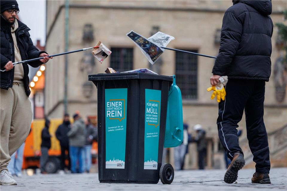 Den Neujahrsputz gibt es bereits seit Jahrzehnten.Friso Gentsch/dpa