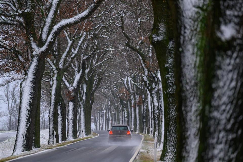 Den Tag über bleibt es laut Deutschem Wetterdienst eher trocken. (Archivbild)Patrick Pleul/dpa