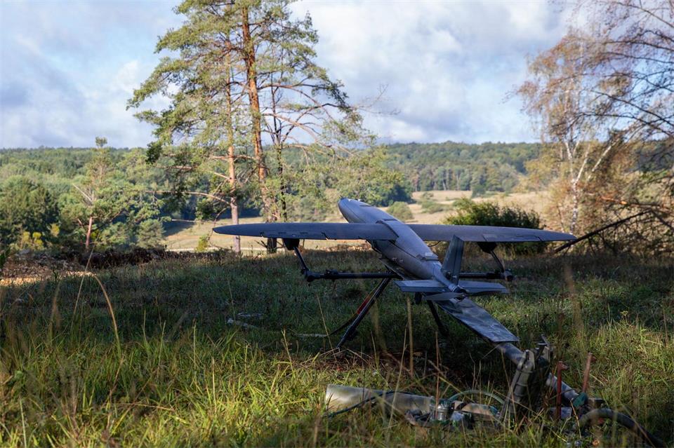 Den US-Streitkräften zufolge zeigt der Angriffskrieg Russlands gegen die Ukraine, dass nicht nur die technische Qualität von Drohnen, sondern auch ihre Kommunikation untereinander eine immense Bedeutung hat. (Foto Handout)Sgt. David Little/Dvids/US Army/dpa