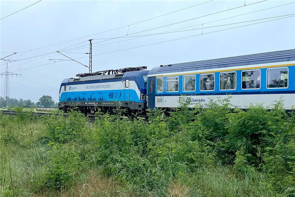 Den Zug für die neue Direktverbindung stellt die Tschechische Bahn ČD. (Archivbild)Andreas Richter/dpa