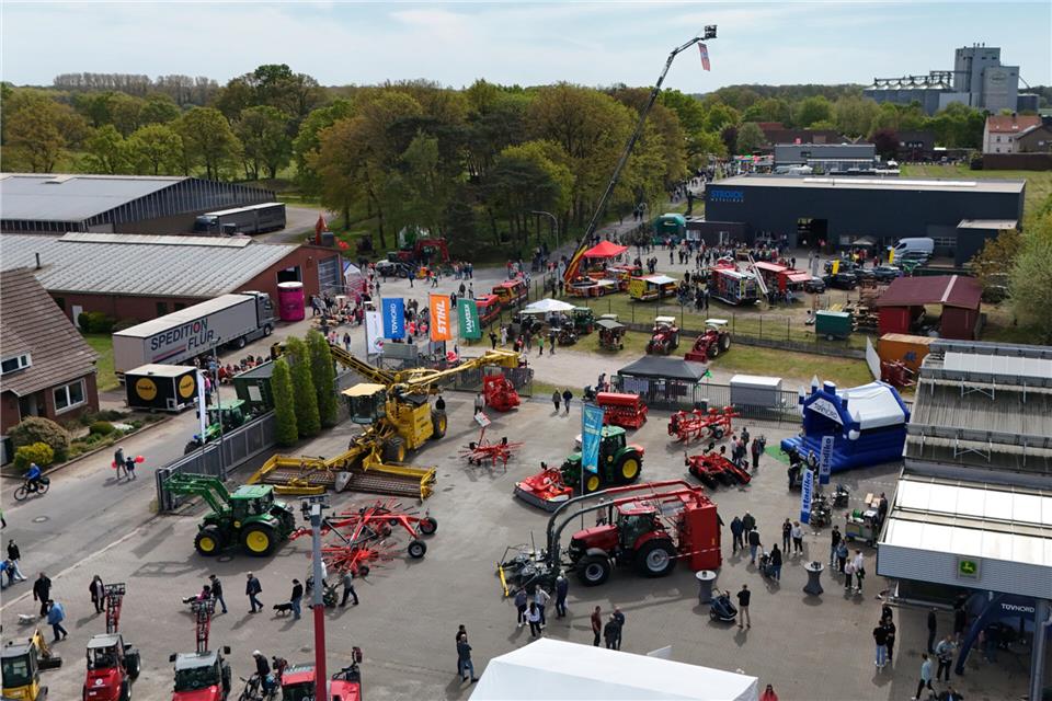 Den ganzen Tag über waren im Gewerbegebiet in Burlo viele Besucher unterwegs.