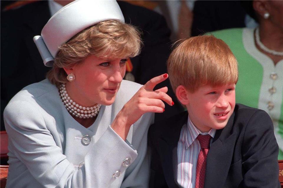 Den tragischen Unfalltod seiner Mutter, Prinzessin Diana, lastet Harry den Paparazzi an. (Archivbild)Martin Keene/PA Wire/dpa