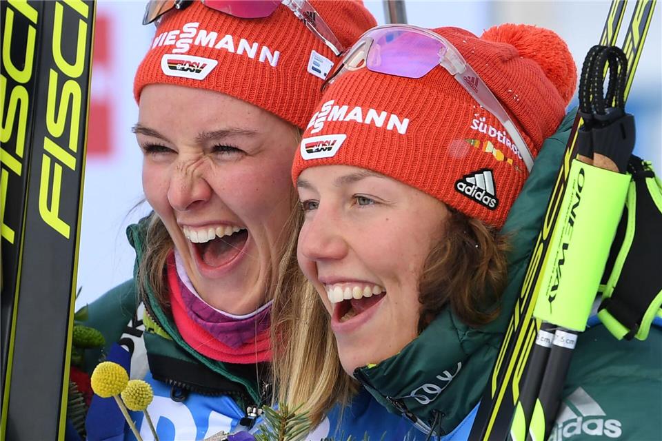 Denise Herrmann-Wick (l) und Laura Dahlmeier: Früher zusammen im Team, dann zusammen als ZDF-Expertinnen. (Archivfoto)Sven Hoppe/dpa