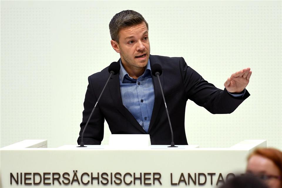 Deniz Kurku erhält Rückendeckung von Ministerpräsident Olaf Lies. (Archivbild)Holger Hollemann/dpa