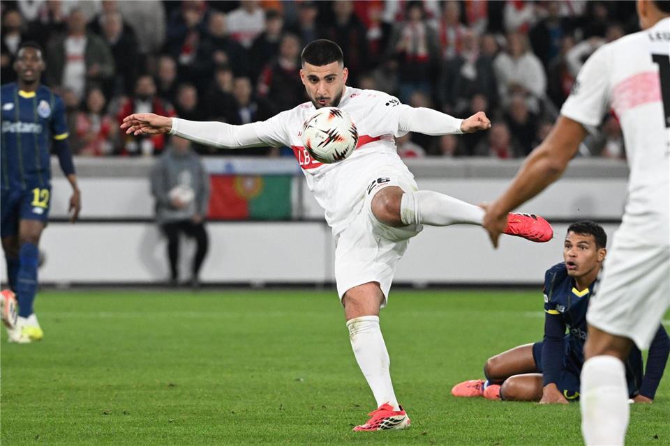 Deniz Undav schoss das 1:2 - und ärgerte sich mächtig über die Provokationen des FC Porto.Marijan Murat/dpa