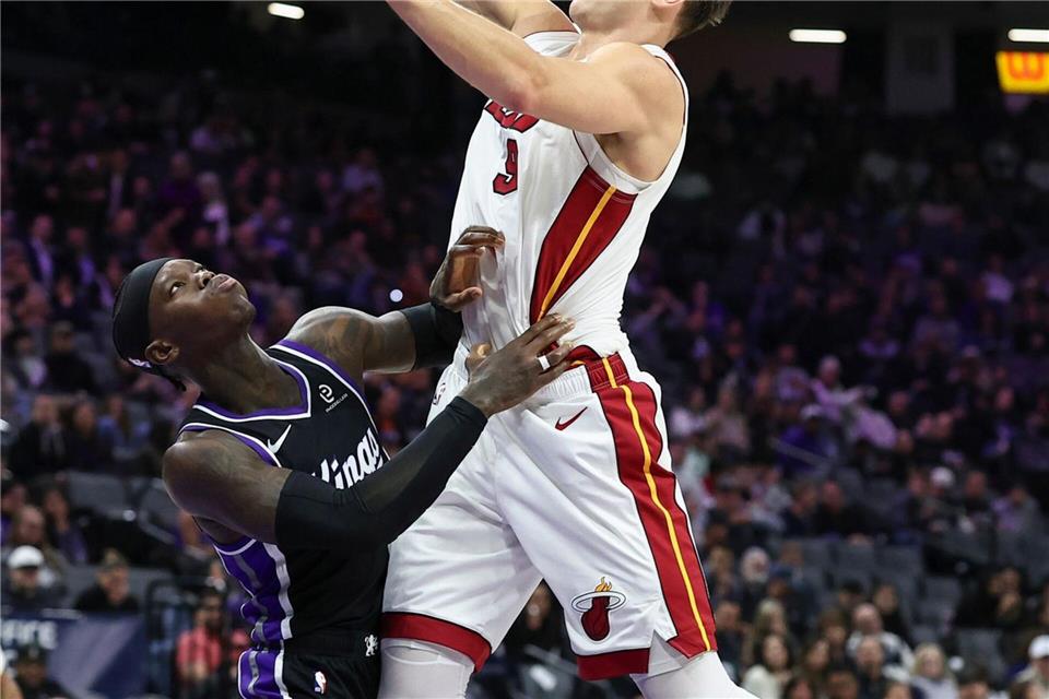 Dennis Schröder hat mit Sacramento gegen Miami das Nachsehen.Sara Nevis/AP/dpa