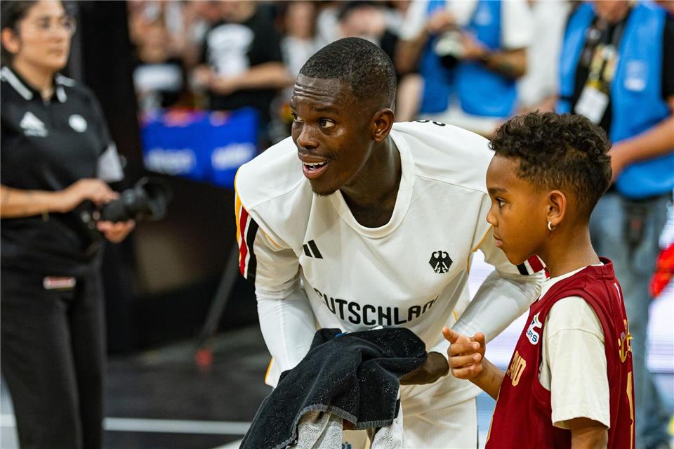 Dennis Schröder möchte die Jugend für den Basketball begeistern. (Archivfoto)Daniel Löb/dpa