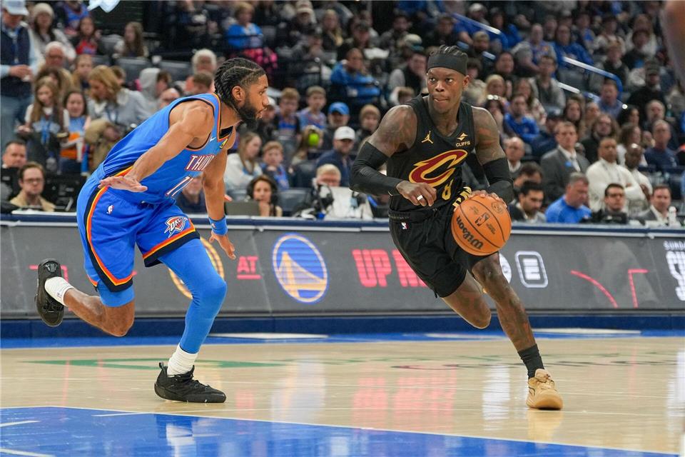 Dennis Schröder (r.) überzeugte vor allem als Assistgeber.Kyle Phillips/AP/dpa