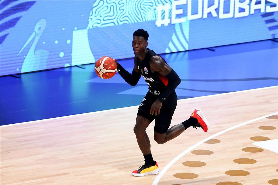 Dennis Schröder spielt auch in diesem Sommer für die Nationalmannschaft. (Archivbild)Matthias Stickel/dpa