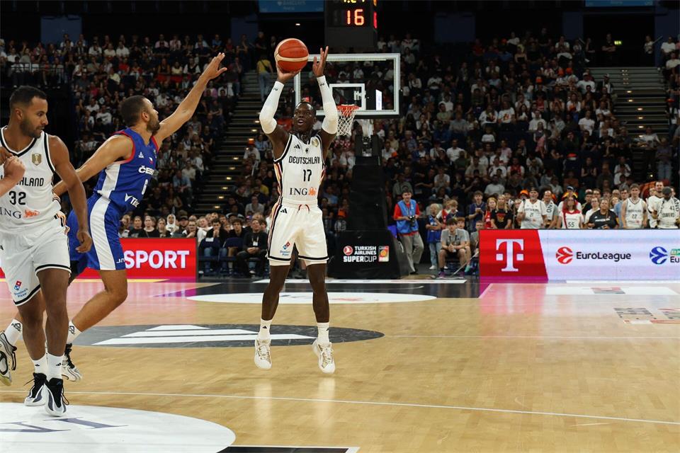Dennis Schröder und Co. hatten viel Spaß beim Supercup.Matthias Stickel/dpa