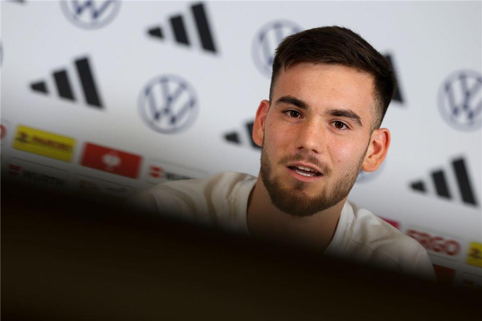 Dennis Seimen spricht über seine Zukunft.Jan Woitas/dpa