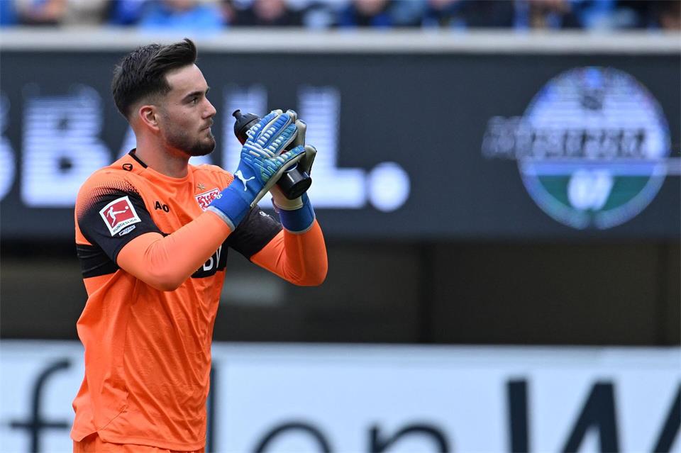 Dennis Seimen stand erstmals in der Fußball-Bundesliga im Tor.Swen Pförtner/dpa