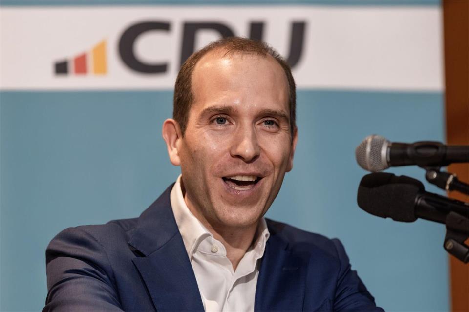 Dennis Thering (CDU), Landesvorsitzender, spricht auf dem Landesparteitag der CDU Hamburg.Markus Scholz/dpa