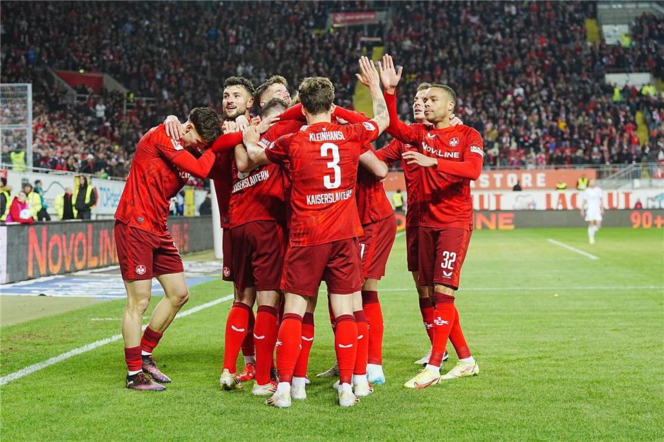 Der 1. FC Kaiserslautern setzt sich gegen Fortuna Düsseldorf mit 3:1 durch. Thomas Frey/dpa