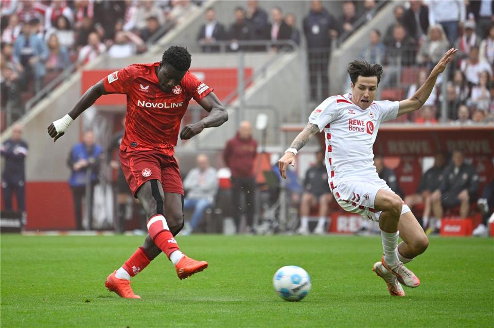 Lauterns Bundesliga-Traum geplatzt: 0:4 in Köln Der 1. FC Kaiserslautern um Stürmer Ragnar Ache (l) verlor beim 1. FC Köln deutlich.Anke Waelischmiller/dpa