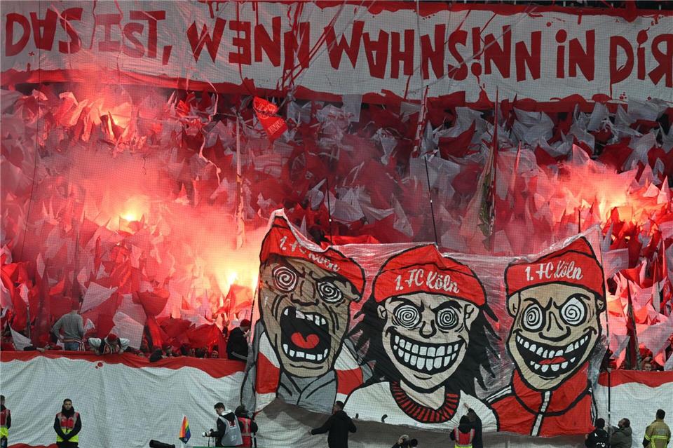Der 1. FC Köln musste in der Vorsaison das meiste Bußgeld für Vergehen seiner Fans zahlen. (Archivbild) Carmen Jaspersen/dpa