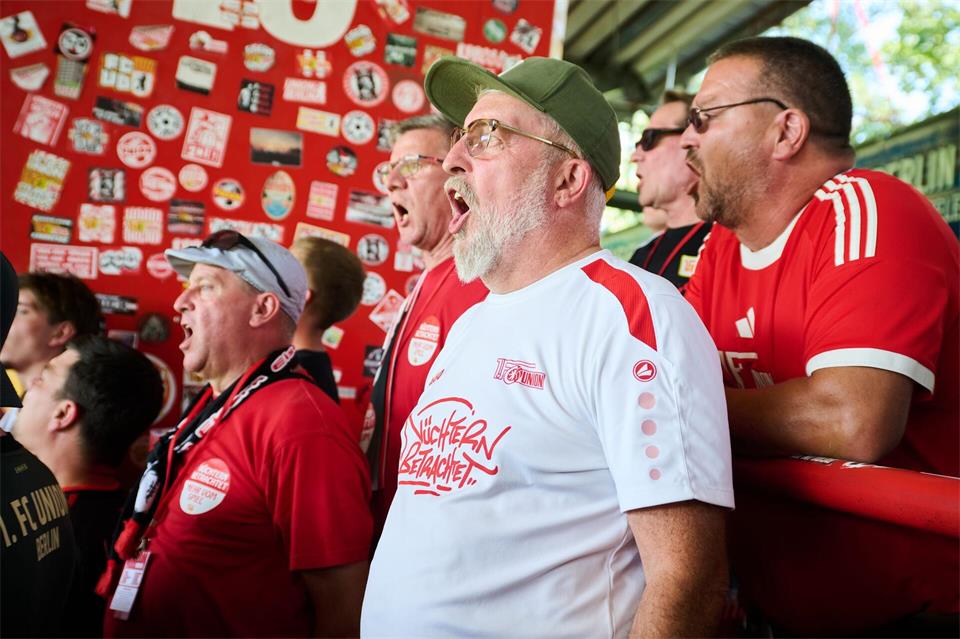 Der 1. FC Union verbindet die Mitglieder der Gruppe.Annette Riedl/dpa