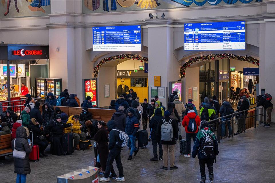 Der 18-Jährige fiel dem Zivilfahnder im Personentunnel des Hauptbahnhofs auf. (Archivbild)Sina Schuldt/dpa