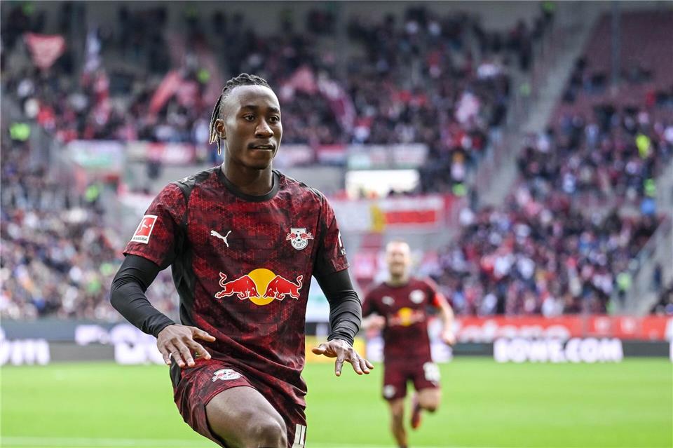 Junge Leipziger Turbo-Kicker führen naive Wagner-Elf vor  Der 18-jährige Yan Diamonde jubelt nach seinem ersten Bundesliga-Tor.Harry Langer/dpa