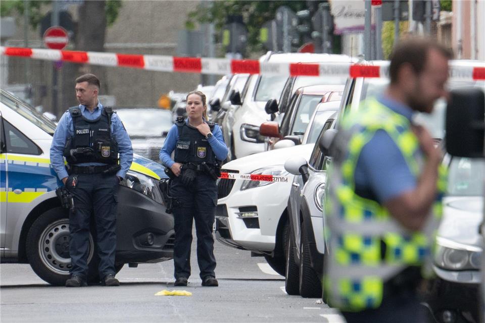 Der 19-Jähriger wurde tot in einer Blutlache aufgefunden.Boris Roessler/dpa